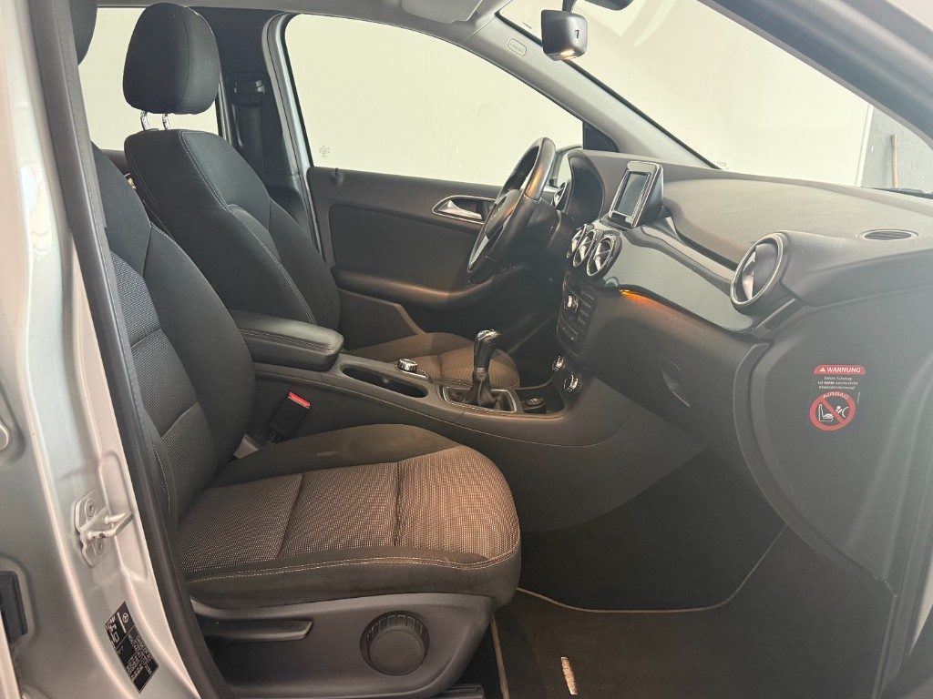MERCEDES-BENZ B 180 Executive - 10