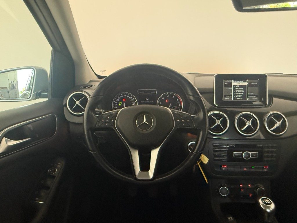 MERCEDES-BENZ B 180 Executive - 13