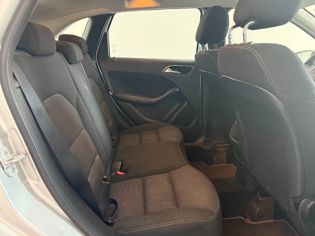 MERCEDES-BENZ B 180 Executive - 12