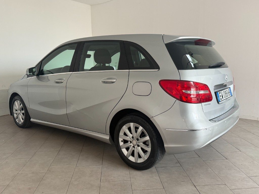 MERCEDES-BENZ B 180 Executive - 4