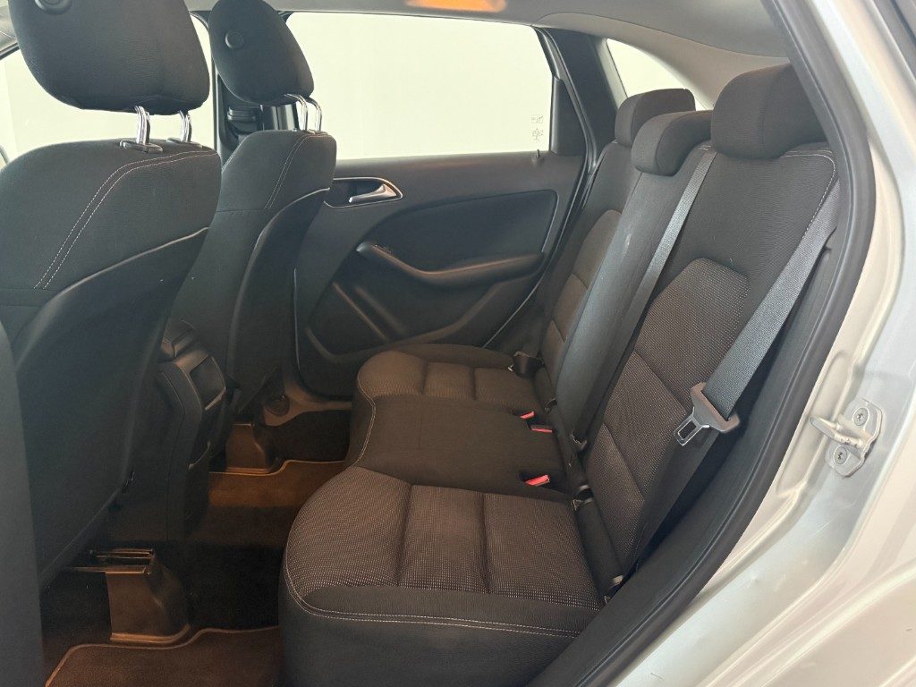 MERCEDES-BENZ B 180 Executive - 11
