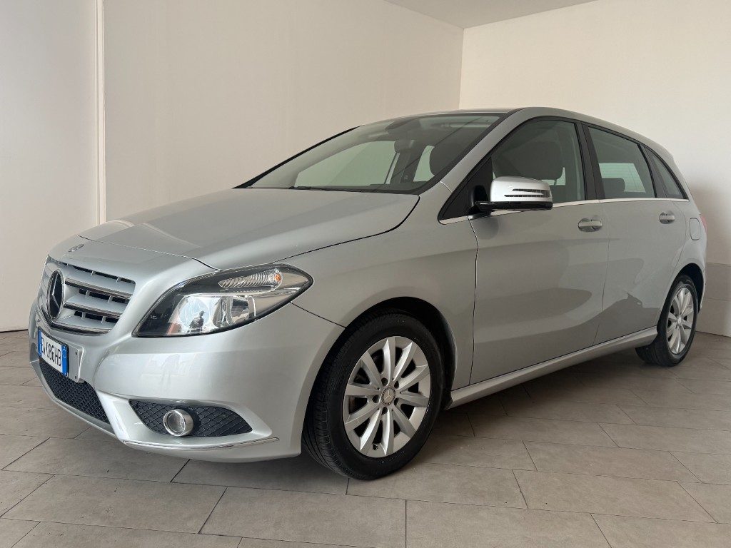 MERCEDES-BENZ B 180 Executive - 2