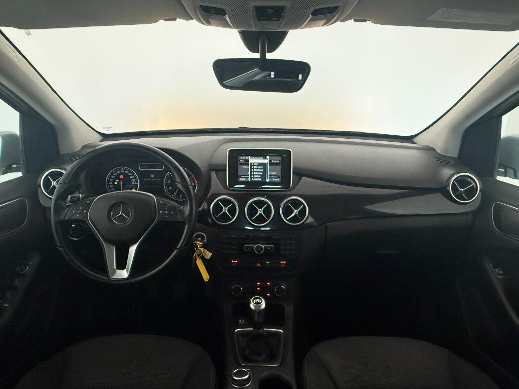 MERCEDES-BENZ B 180 Executive - 8