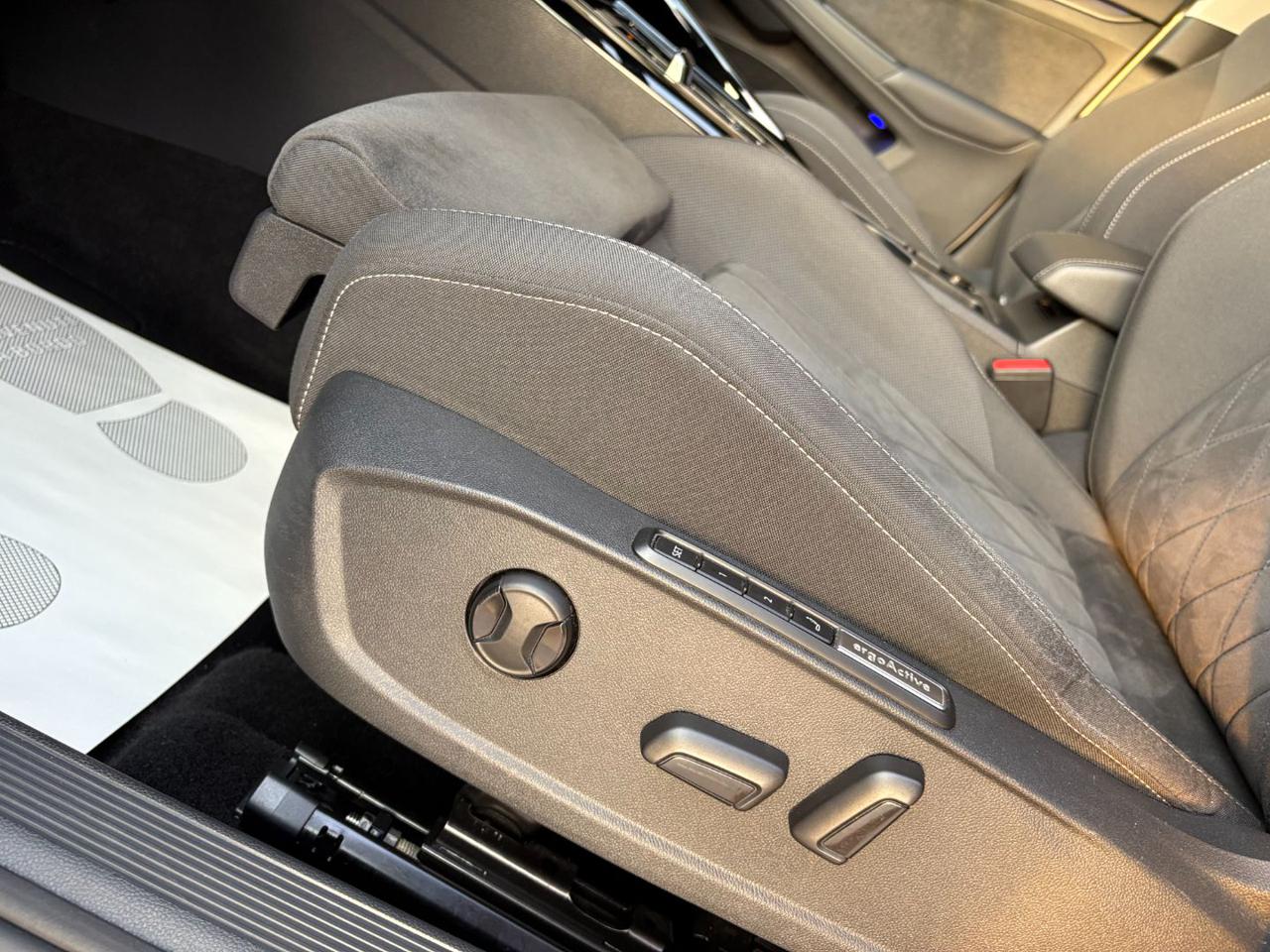 VOLKSWAGEN Golf 2.0 TDI DSG SCR Sport FARI FULL LED-LUCI AMBIENTE - 21
