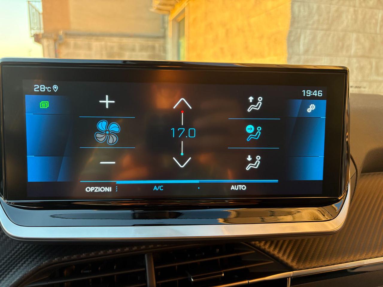 PEUGEOT 2008 1.5 bluehdi Allure Pack s&s 130cv eat8 - 27