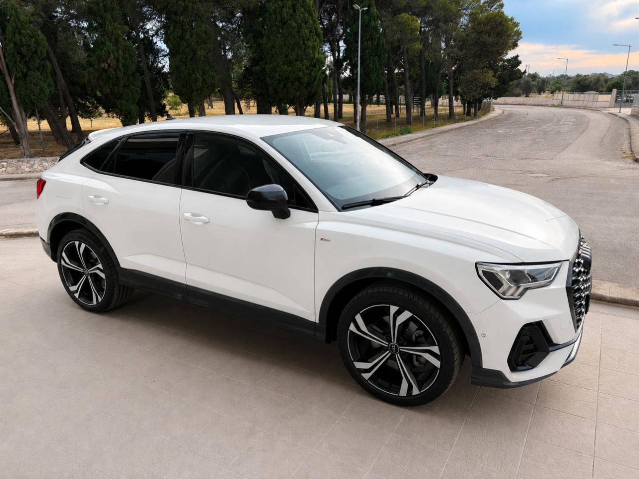 AUDI Q3 SPB SPORTBACK 40TDI S tronic S line Identity Black - 3