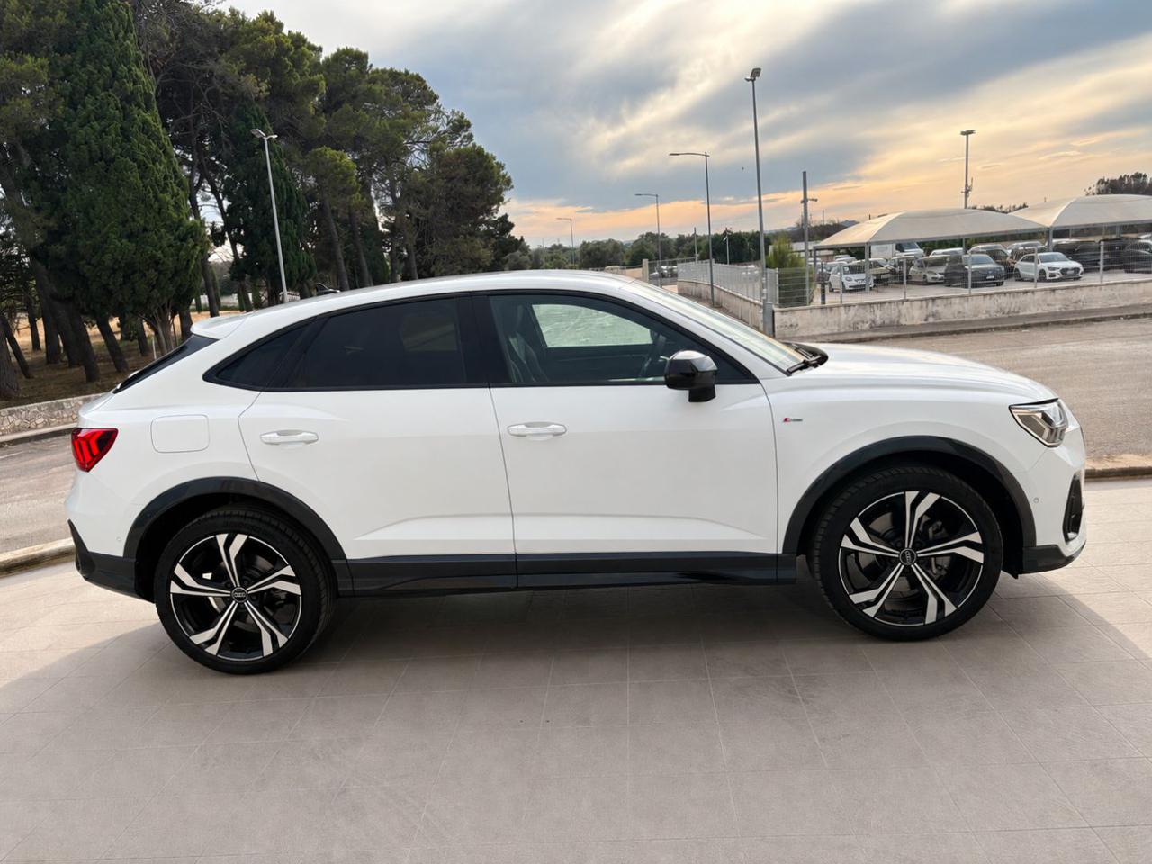 AUDI Q3 SPB SPORTBACK 40TDI S tronic S line Identity Black - 4
