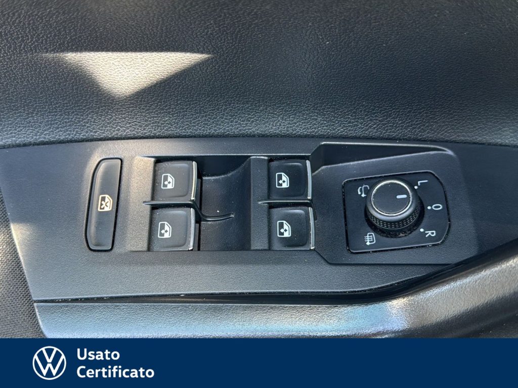 VOLKSWAGEN Taigo 1.0 tsi r-line 110cv - 12