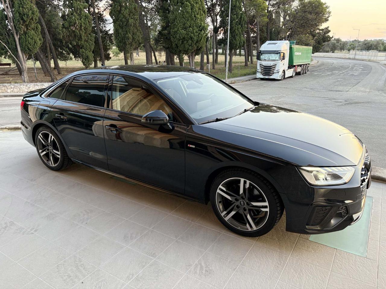 AUDI A4 35 TDI/163 CV S tronic S line edition TOTAL BLACK - 3