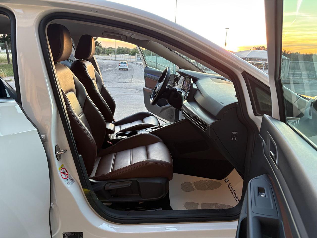 VOLKSWAGEN Golf 2.0 TDI DSG SCR Life COCKPIT-LUCI AMBIENTE - 9