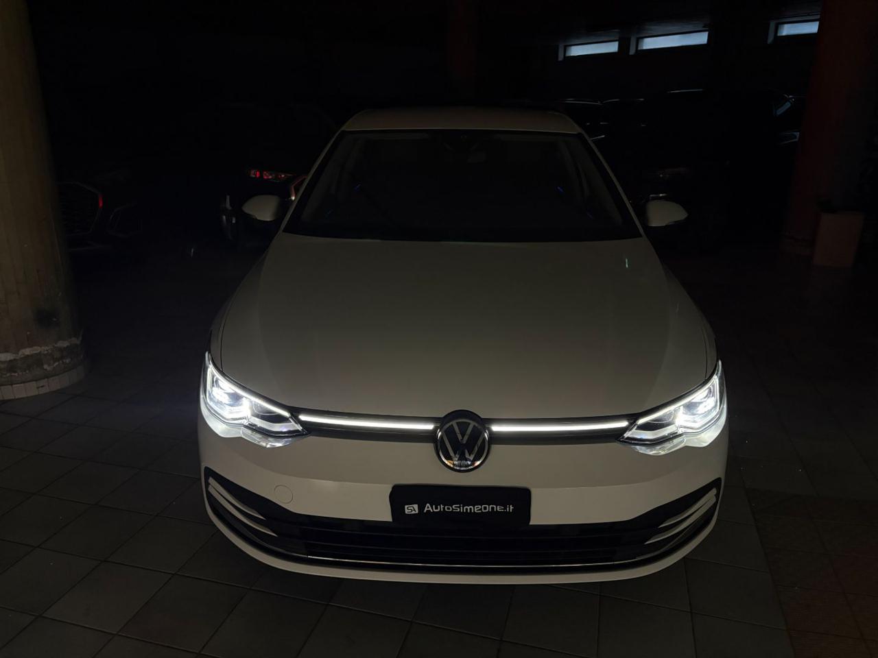VOLKSWAGEN Golf 2.0 TDI DSG SCR Life COCKPIT-LUCI AMBIENTE - 18