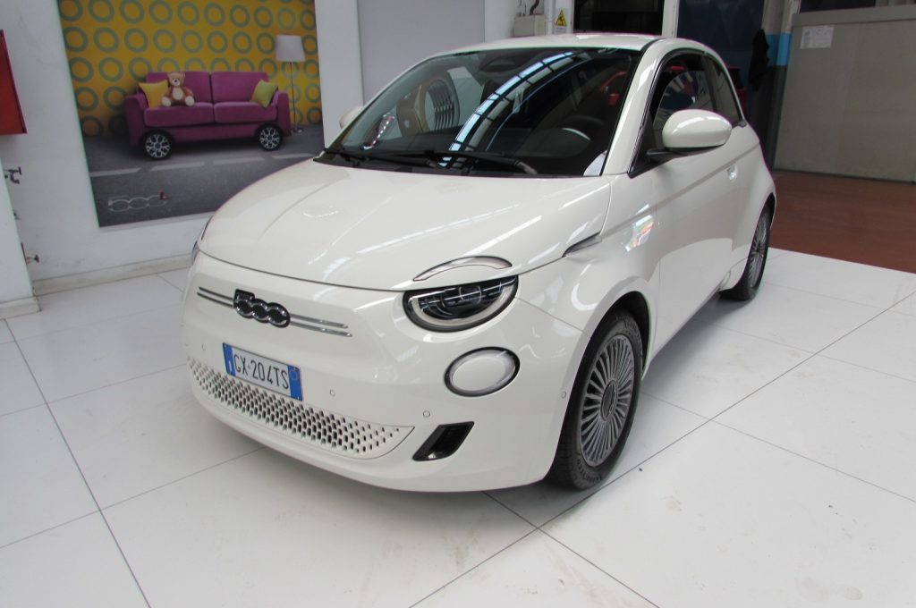 FIAT 500e 3+1 42 kWh AUTONOMIA 320Km. - 2