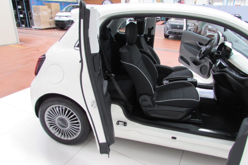 FIAT 500e 3+1 42 kWh AUTONOMIA 320Km. - 18