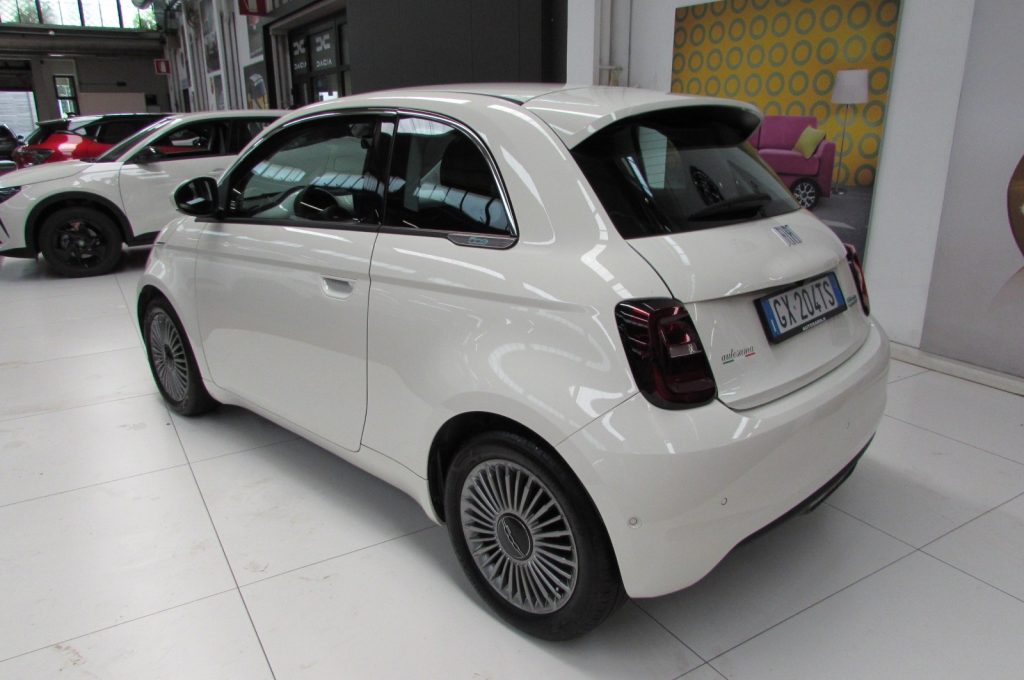 FIAT 500e 3+1 42 kWh AUTONOMIA 320Km. - 4