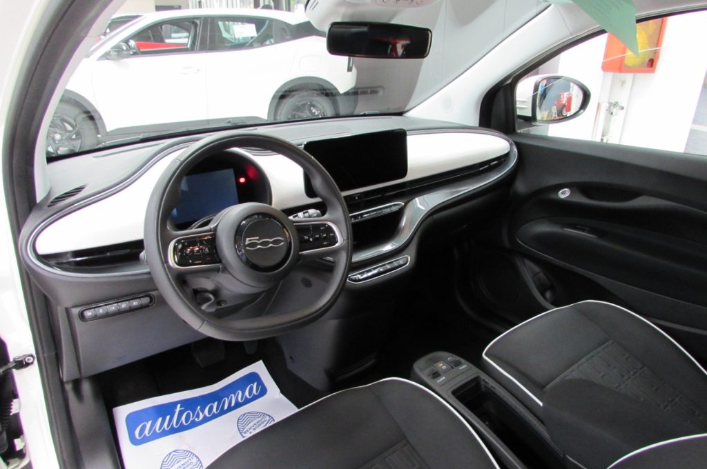FIAT 500e 3+1 42 kWh AUTONOMIA 320Km. - 8