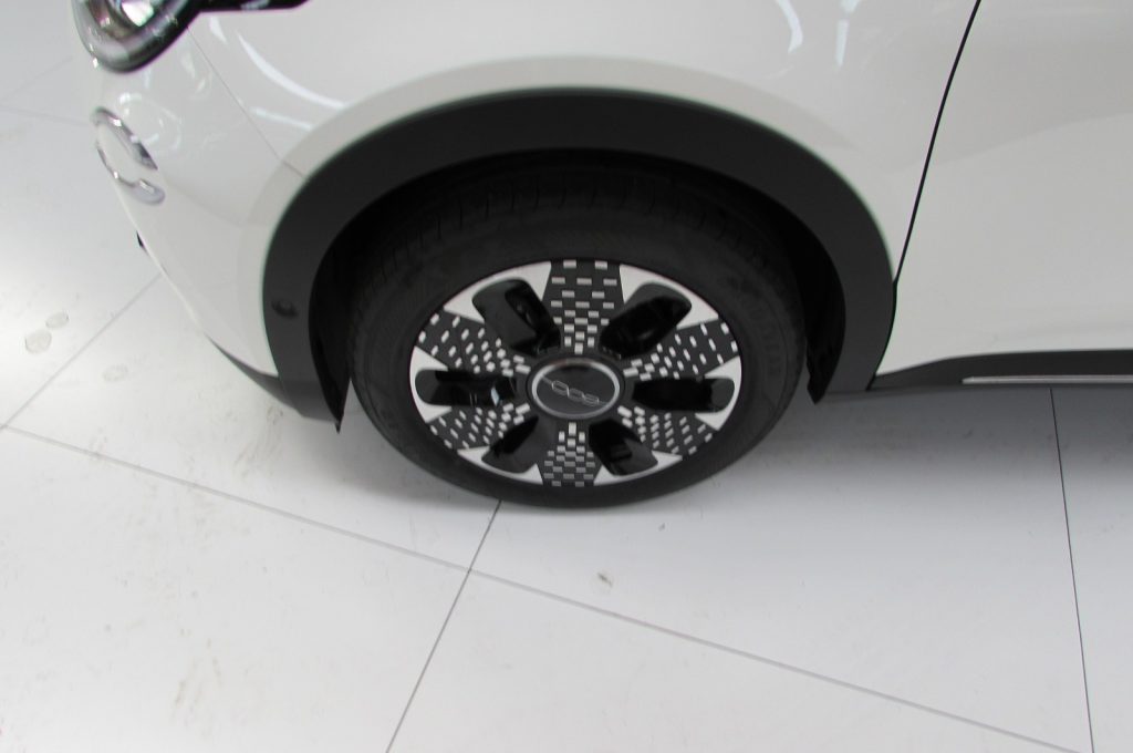 FIAT 600 Hybrid 110 CV DCT MHEV La Prima km zero - 6