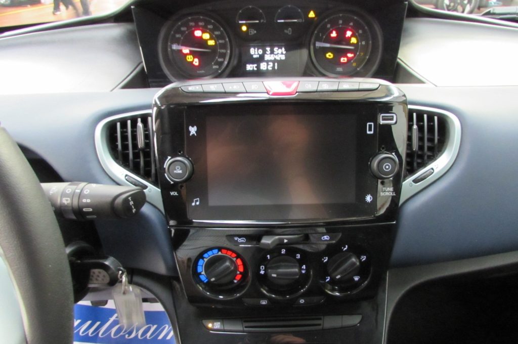LANCIA Ypsilon 1.0 FireFly 5 porte S&S Hybrid Platino - 9