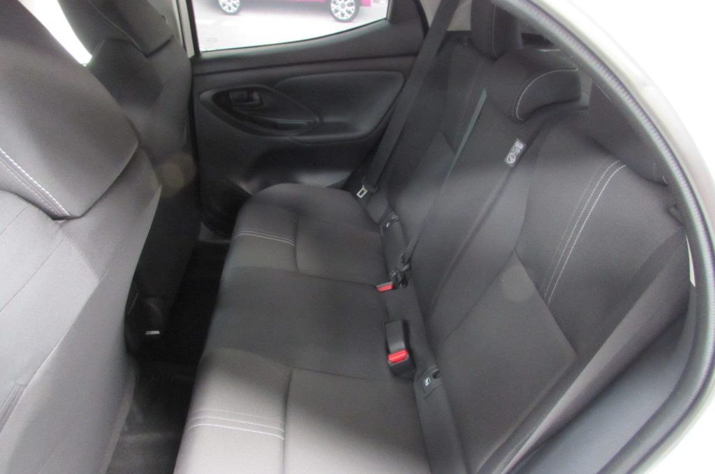 TOYOTA Yaris 1.5 Hybrid 5 porte ICON KM ZERO - 14