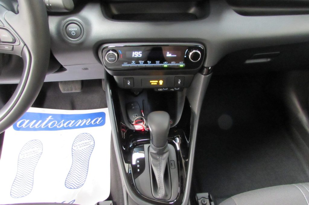 TOYOTA Yaris 1.5 Hybrid 5 porte ICON KM ZERO - 10