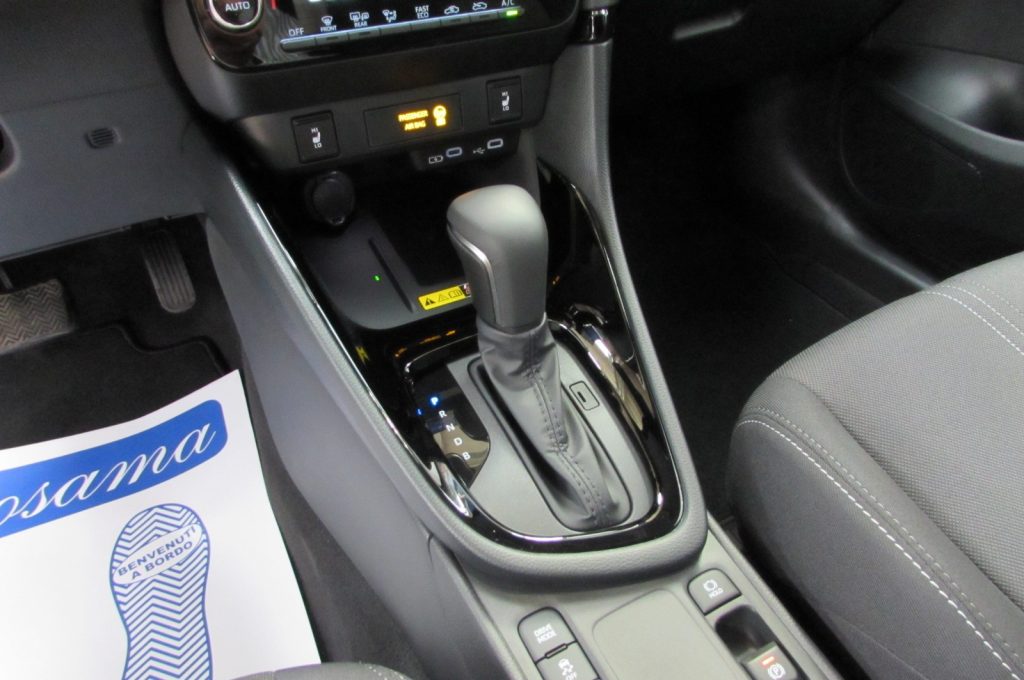 TOYOTA Yaris 1.5 Hybrid 5 porte ICON KM ZERO - 11