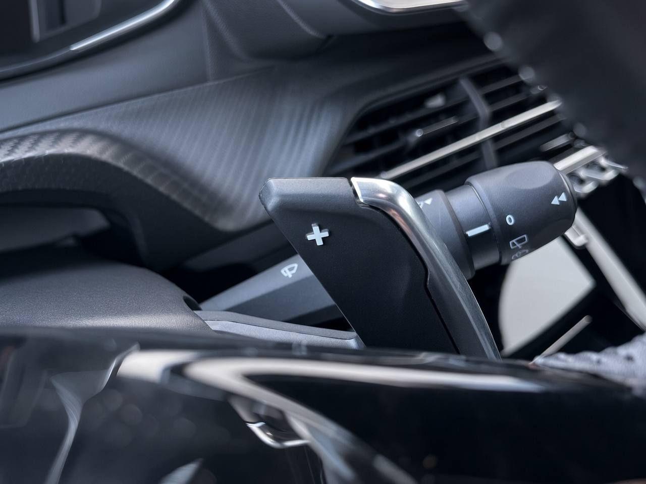 PEUGEOT 2008 Hybrid 145 e-DCS6 Allure - 15