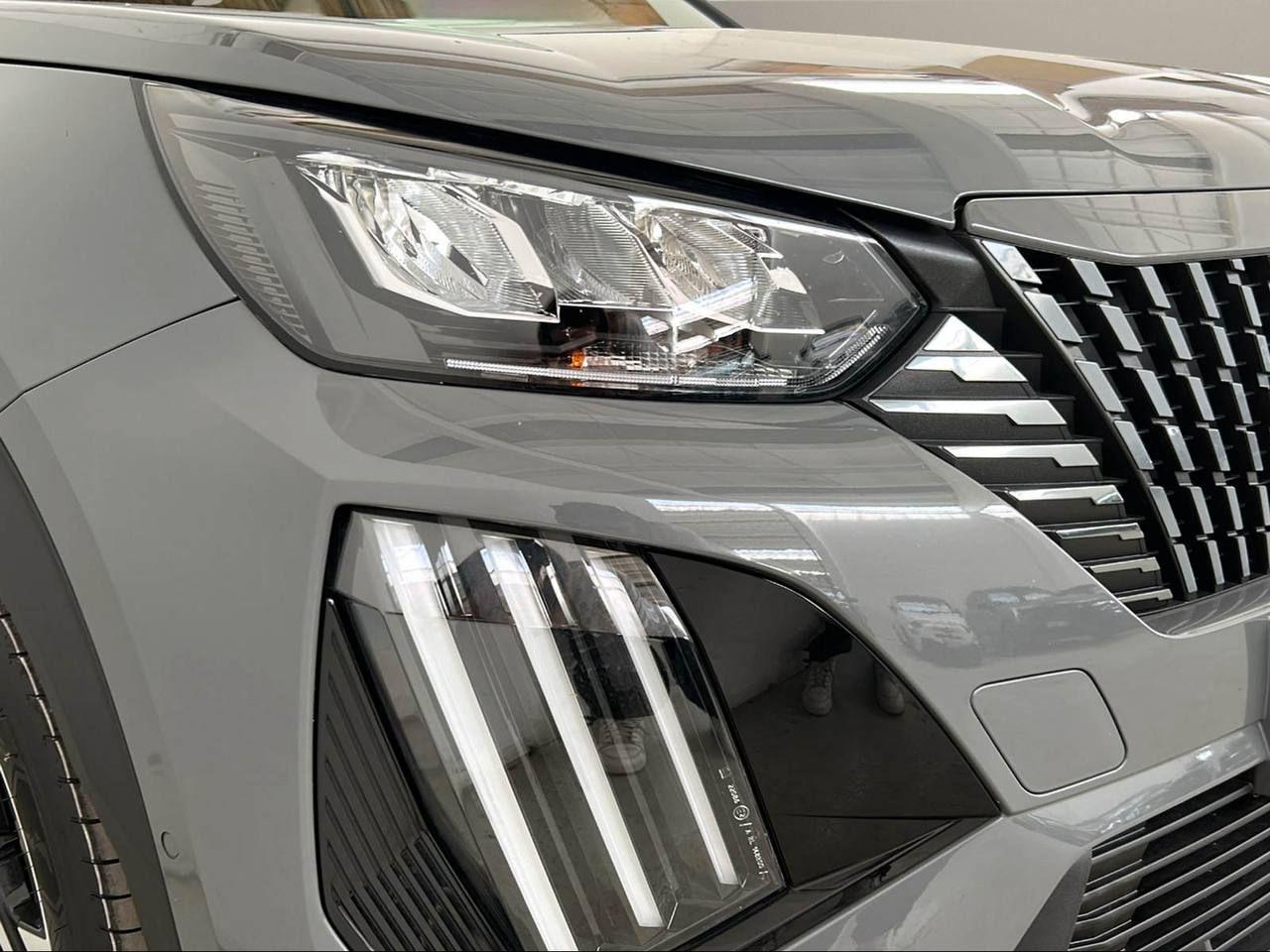 PEUGEOT 2008 Hybrid 145 e-DCS6 Allure - 31