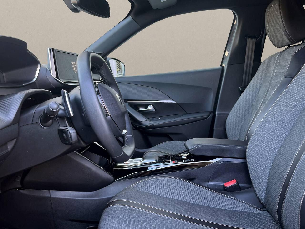 PEUGEOT 2008 Hybrid 145 e-DCS6 Allure - 8