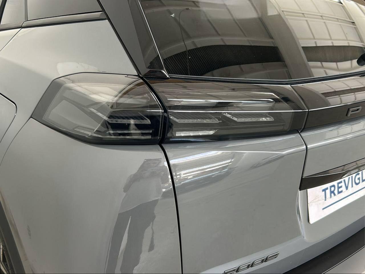 PEUGEOT 2008 Hybrid 145 e-DCS6 Allure - 32