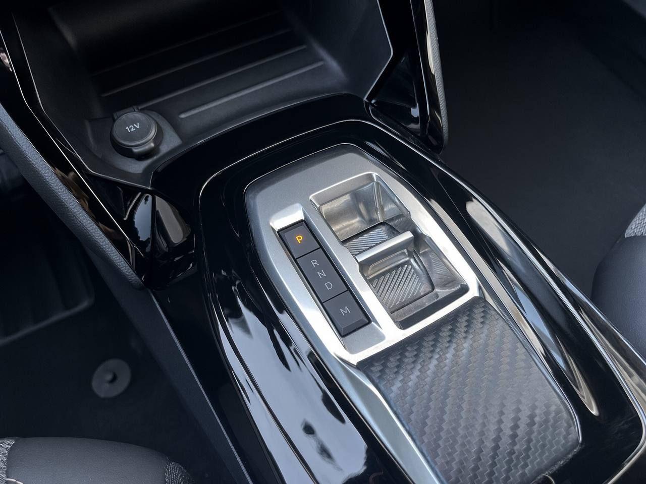 PEUGEOT 2008 Hybrid 145 e-DCS6 Allure - 25