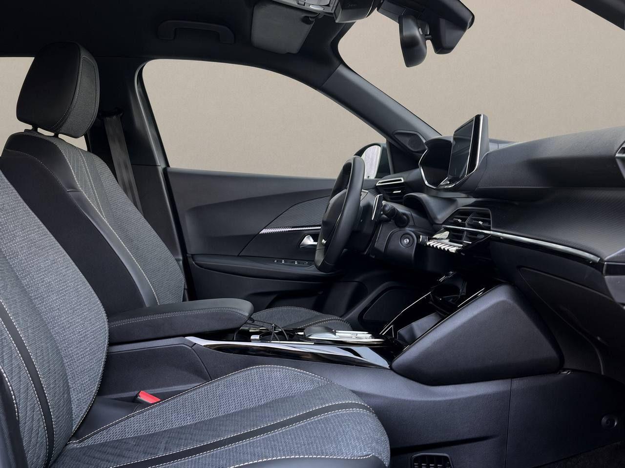 PEUGEOT 2008 Hybrid 145 e-DCS6 Allure - 11