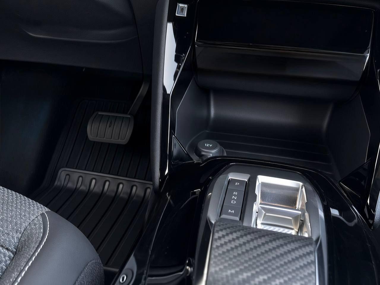PEUGEOT 2008 Hybrid 145 e-DCS6 Allure - 24