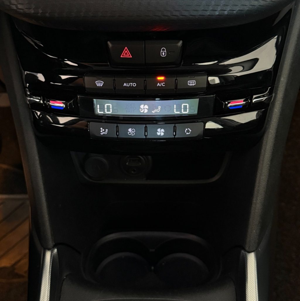 PEUGEOT 2008 1° serie PureTech 82 Allure - 18