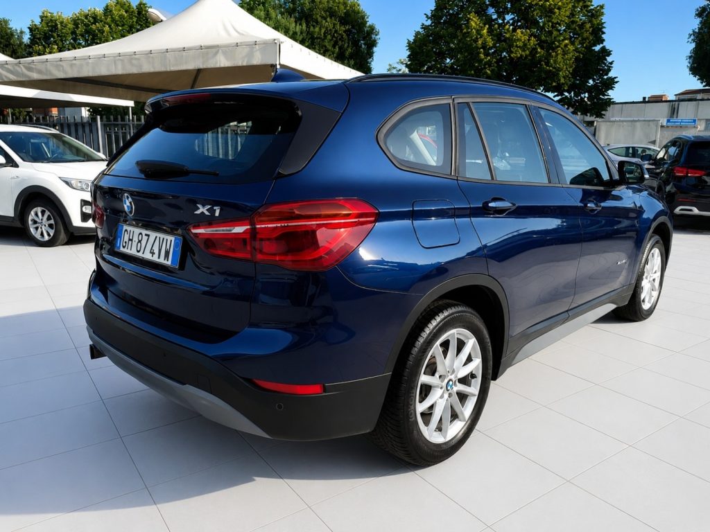 BMW X1 S Drive 16d Business Sport Navi Park Assist - 7