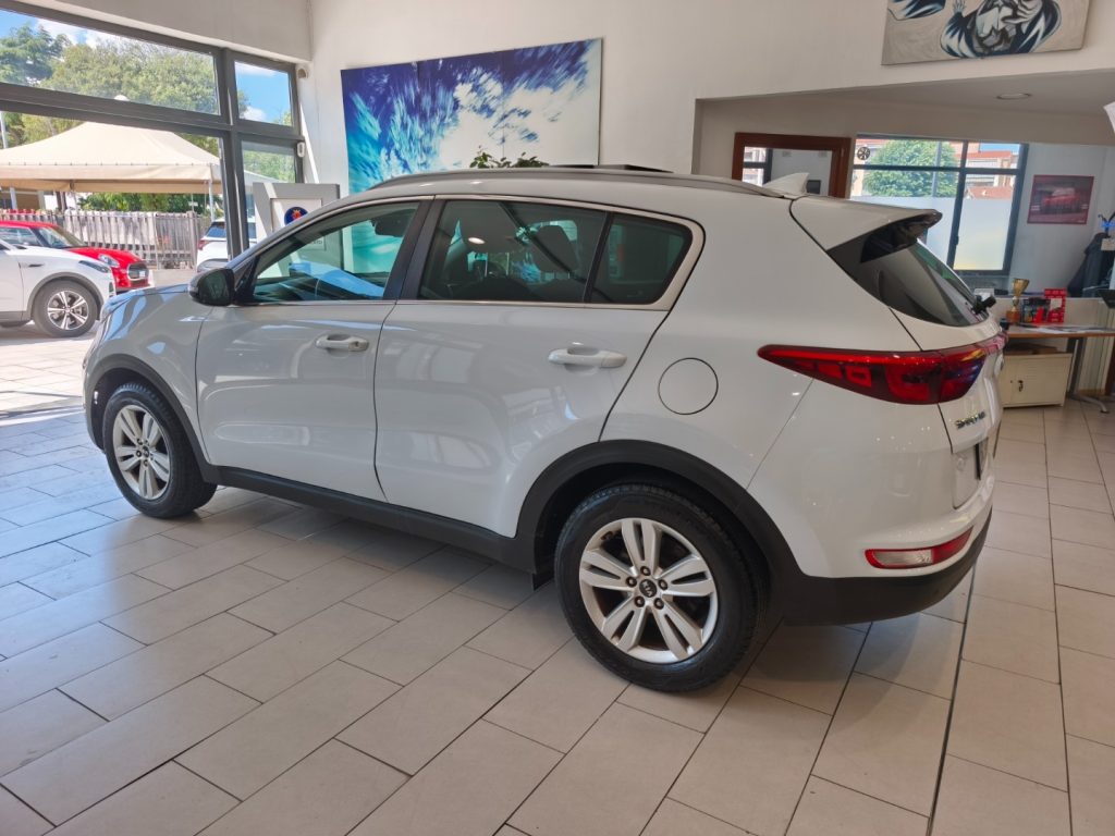 KIA Sportage 1.7 CRDI Business Class Navi Clima Aut. - 3