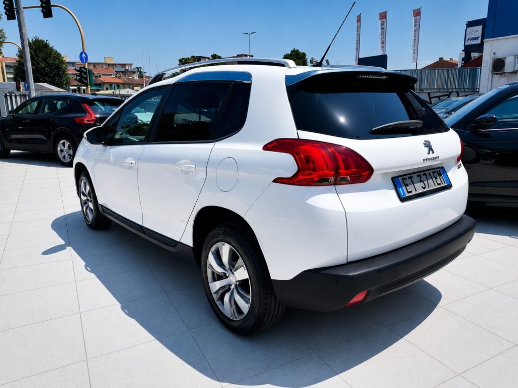 PEUGEOT 2008 1.4 HDi 68 Cv Navi Neo Patentati - 5
