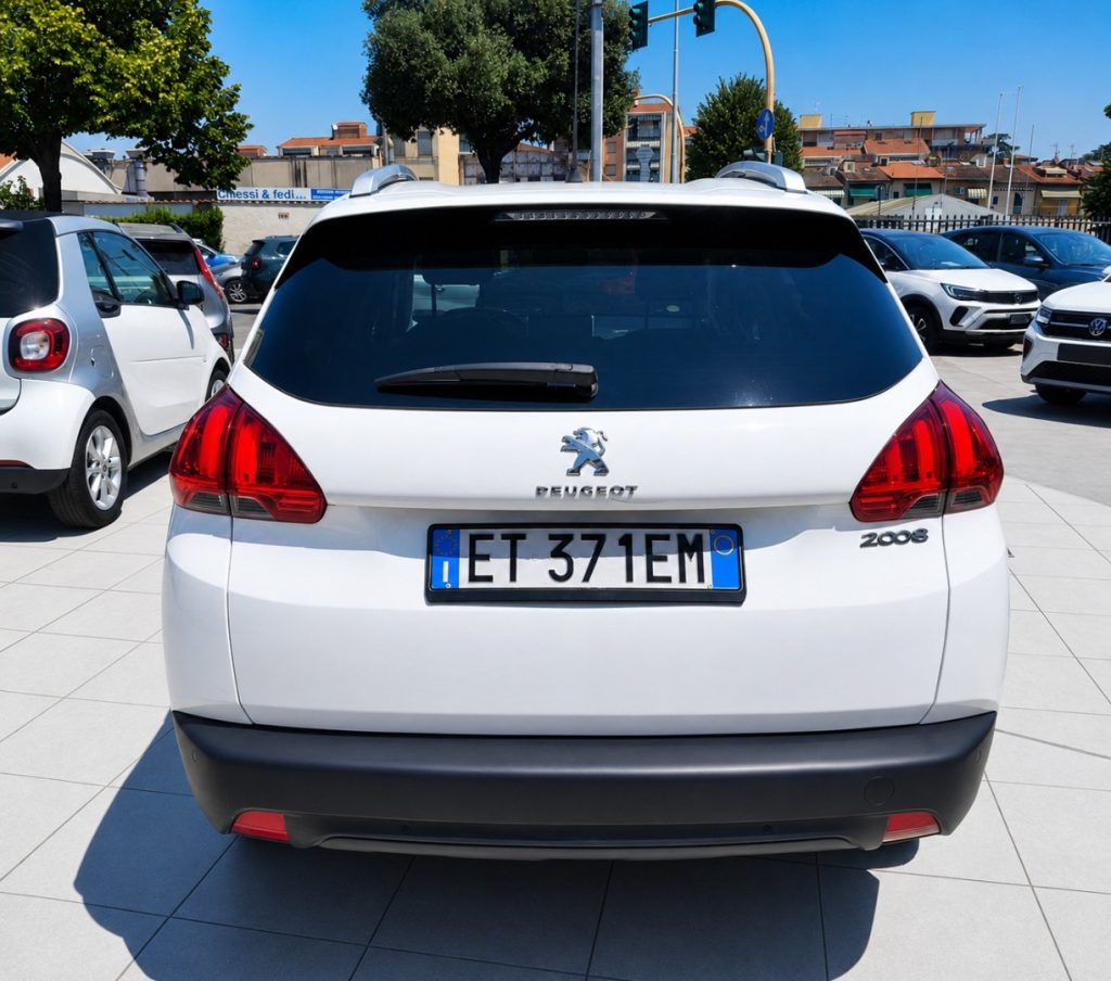 PEUGEOT 2008 1.4 HDi 68 Cv Navi Neo Patentati - 4