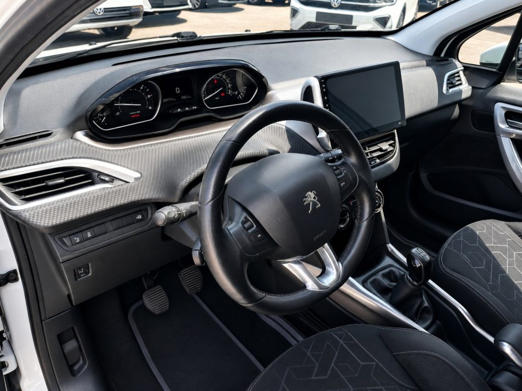 PEUGEOT 2008 1.4 HDi 68 Cv Navi Neo Patentati - 8