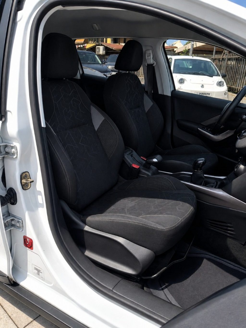 PEUGEOT 2008 1.4 HDi 68 Cv Navi Neo Patentati - 15