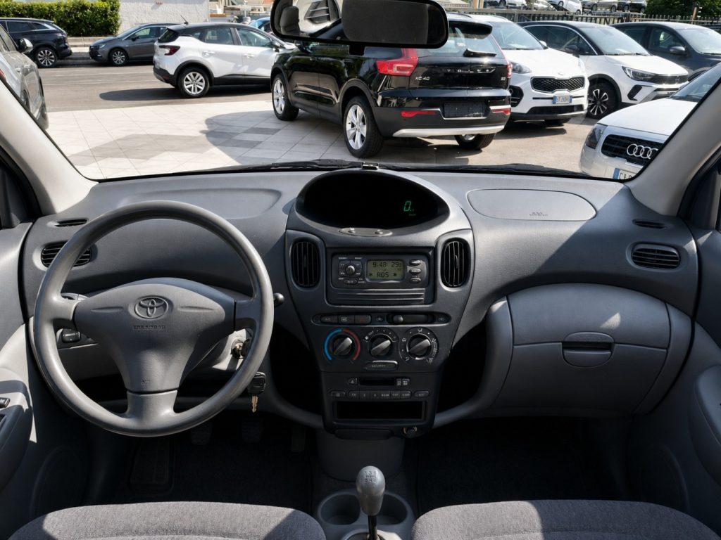 TOYOTA Yaris Verso 1.3i 16V Ok Neopatentati - 11