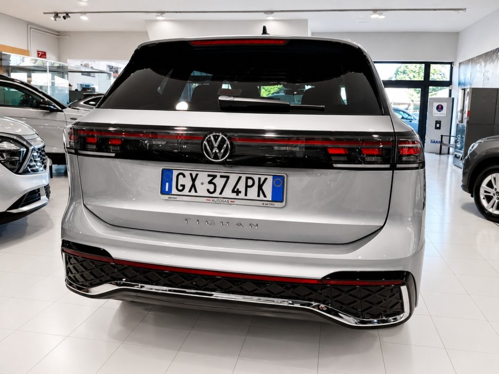 VOLKSWAGEN Tiguan R-Line DSG 2.0 TDI 150 CV Alcantara Aziendale - 5