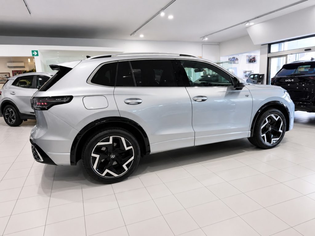 VOLKSWAGEN Tiguan R-Line DSG 2.0 TDI 150 CV Alcantara Aziendale - 6