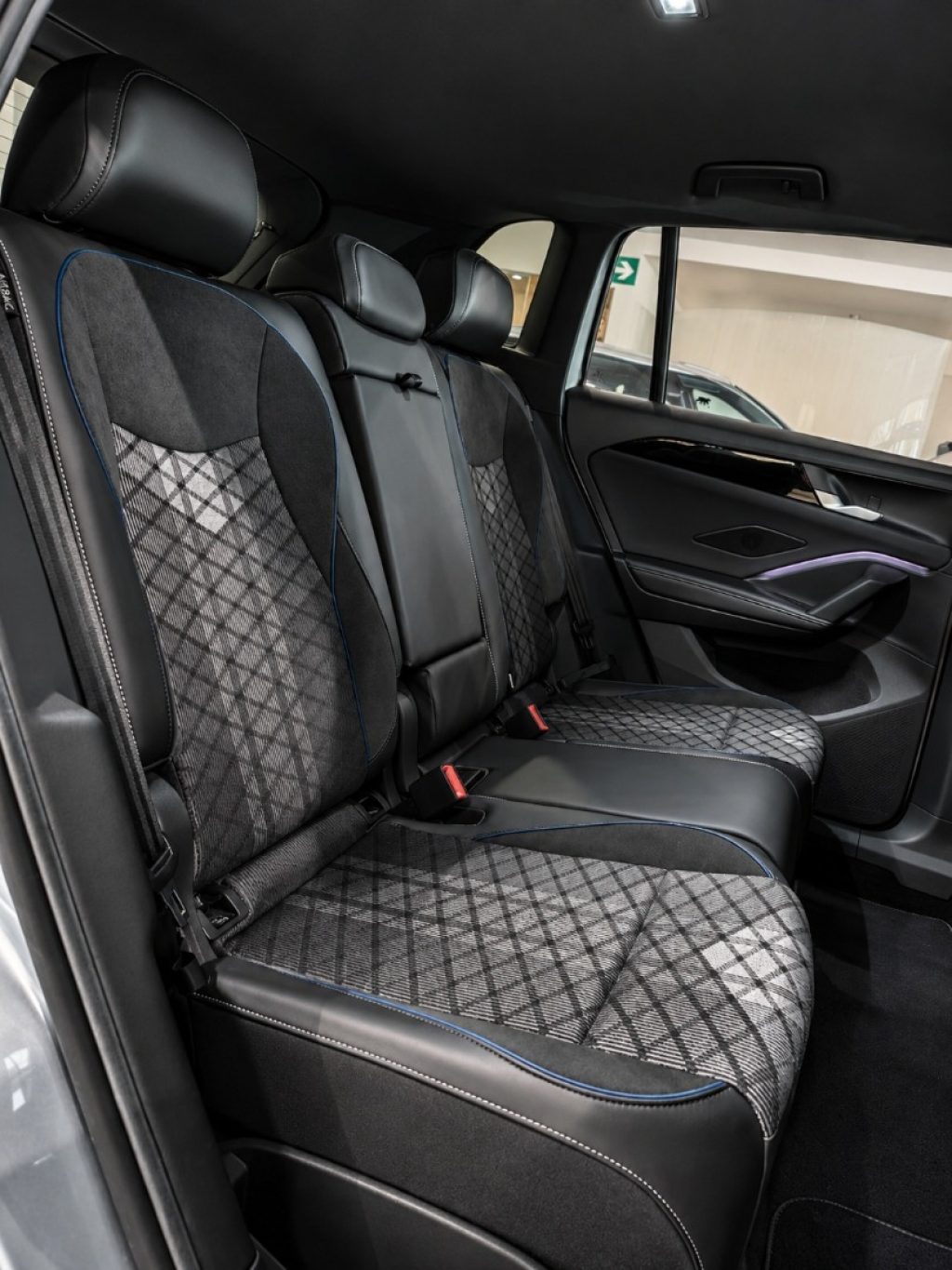 VOLKSWAGEN Tiguan R-Line DSG 2.0 TDI 150 CV Alcantara Aziendale - 15
