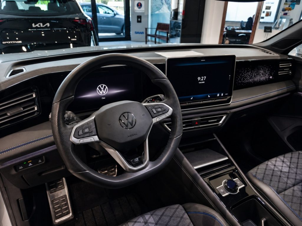 VOLKSWAGEN Tiguan R-Line DSG 2.0 TDI 150 CV Alcantara Aziendale - 16