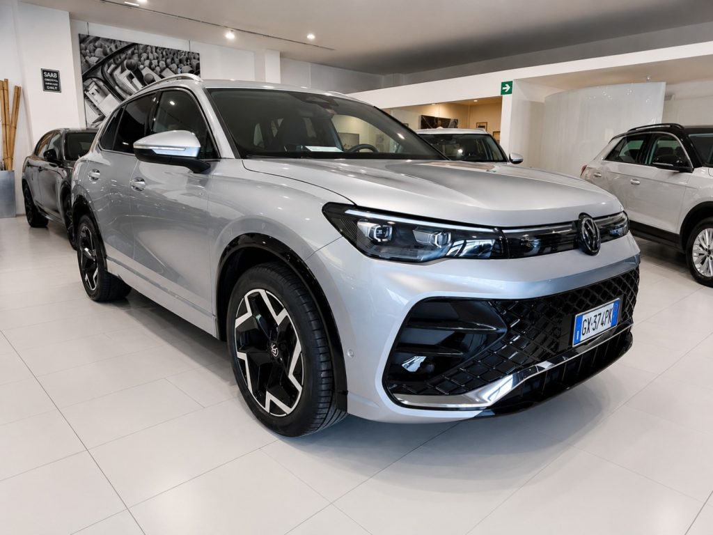 VOLKSWAGEN Tiguan R-Line DSG 2.0 TDI 150 CV Alcantara Aziendale - 21