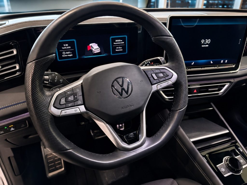 VOLKSWAGEN Tiguan R-Line DSG 2.0 TDI 150 CV Alcantara Aziendale - 10