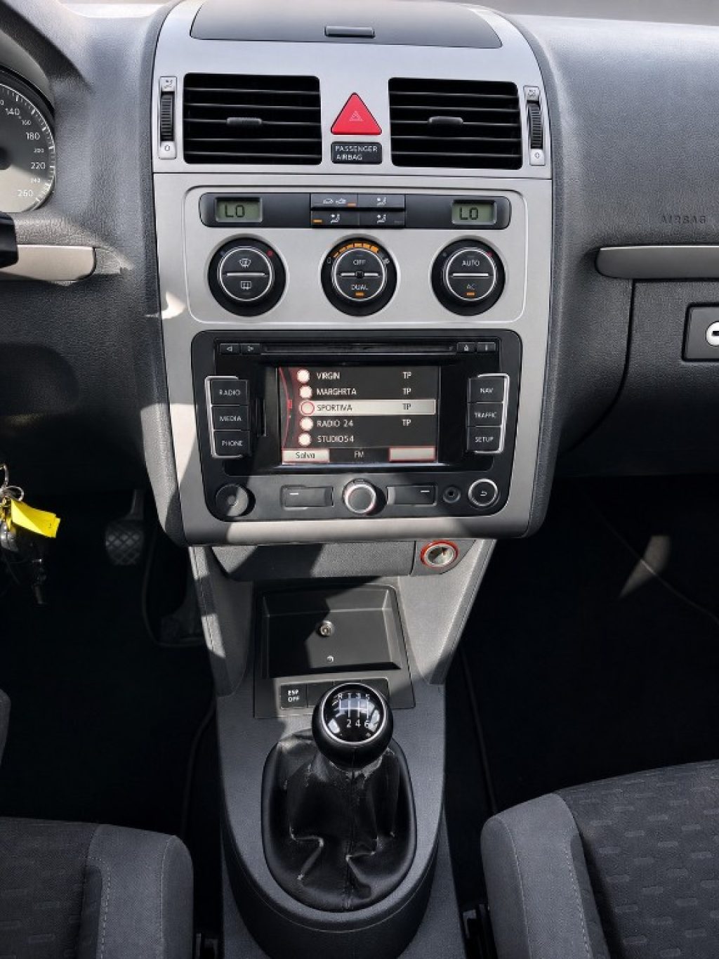 VOLKSWAGEN Touran 1.9 TDI 105CV BMT 7 Posti - 9