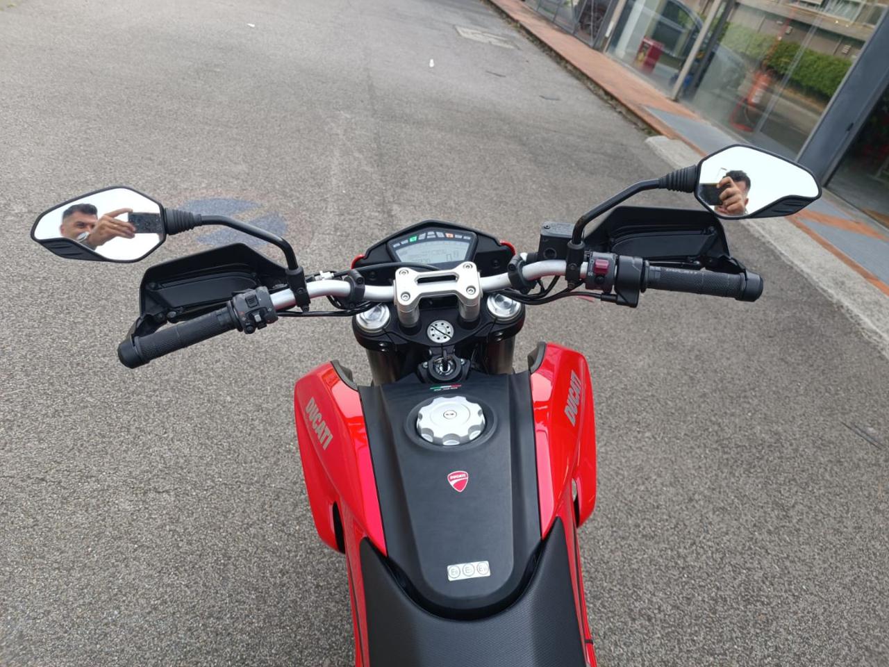 DUCATI Hypermotard 939 939 - 12