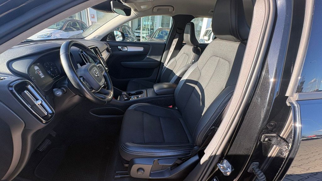 VOLVO XC40 D3 GEARTRONIC ** UNICO PROPRIETARIO ** - 9