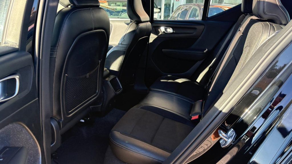 VOLVO XC40 D3 GEARTRONIC ** UNICO PROPRIETARIO ** - 15