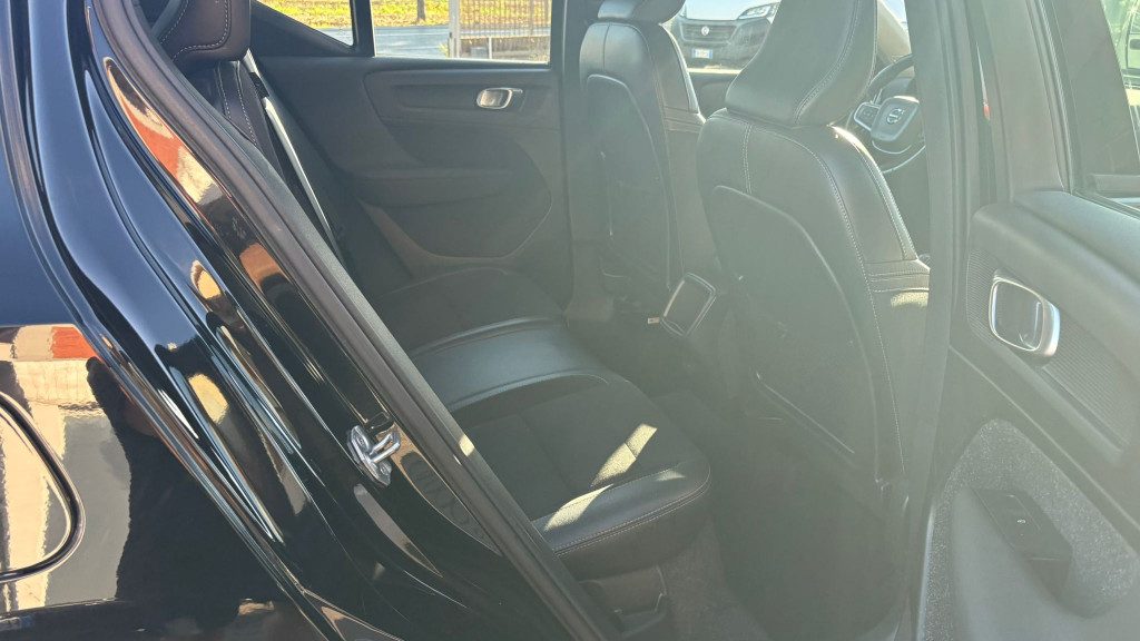 VOLVO XC40 D3 GEARTRONIC ** UNICO PROPRIETARIO ** - 17